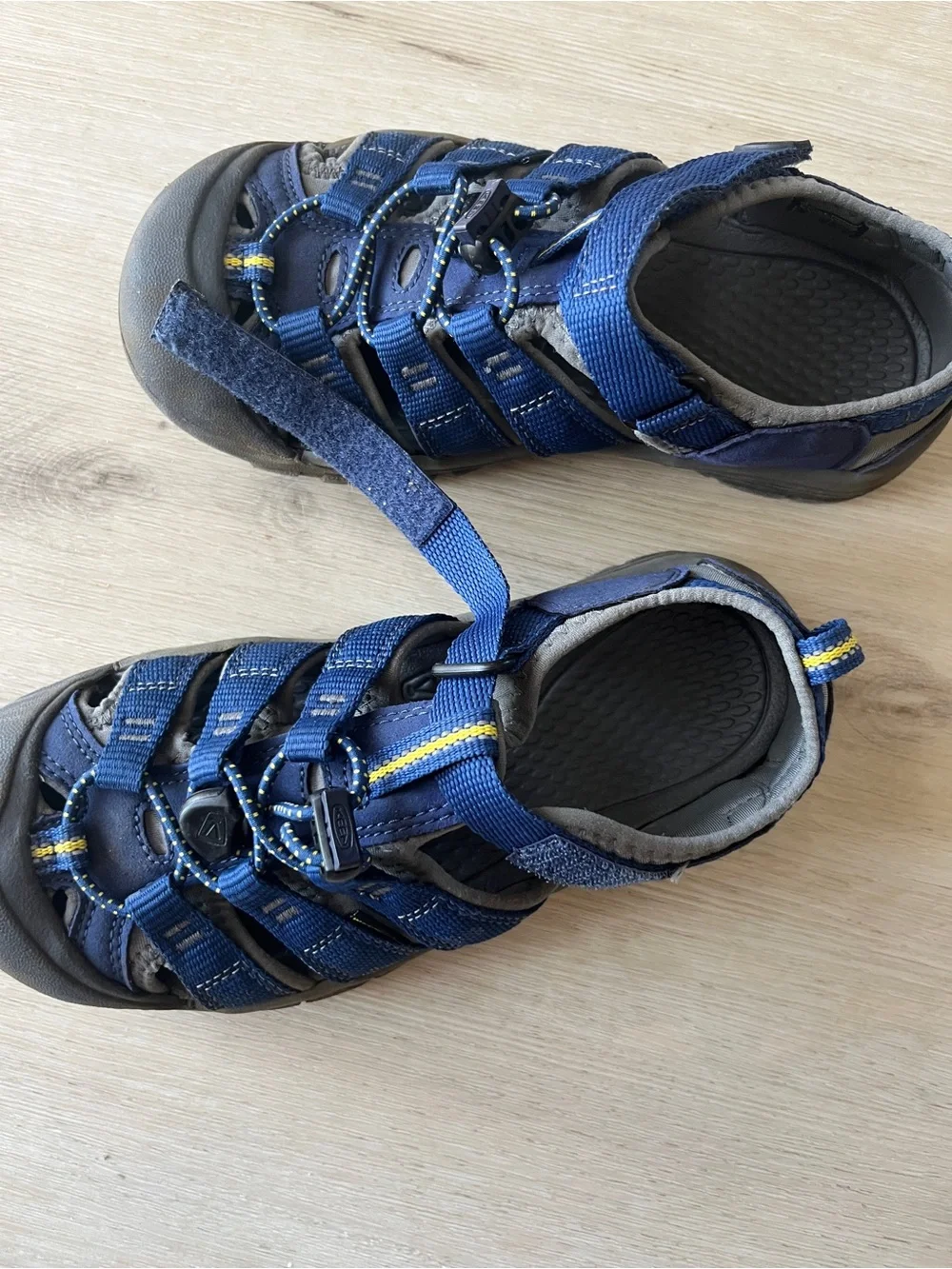 Keens sandals size 3
